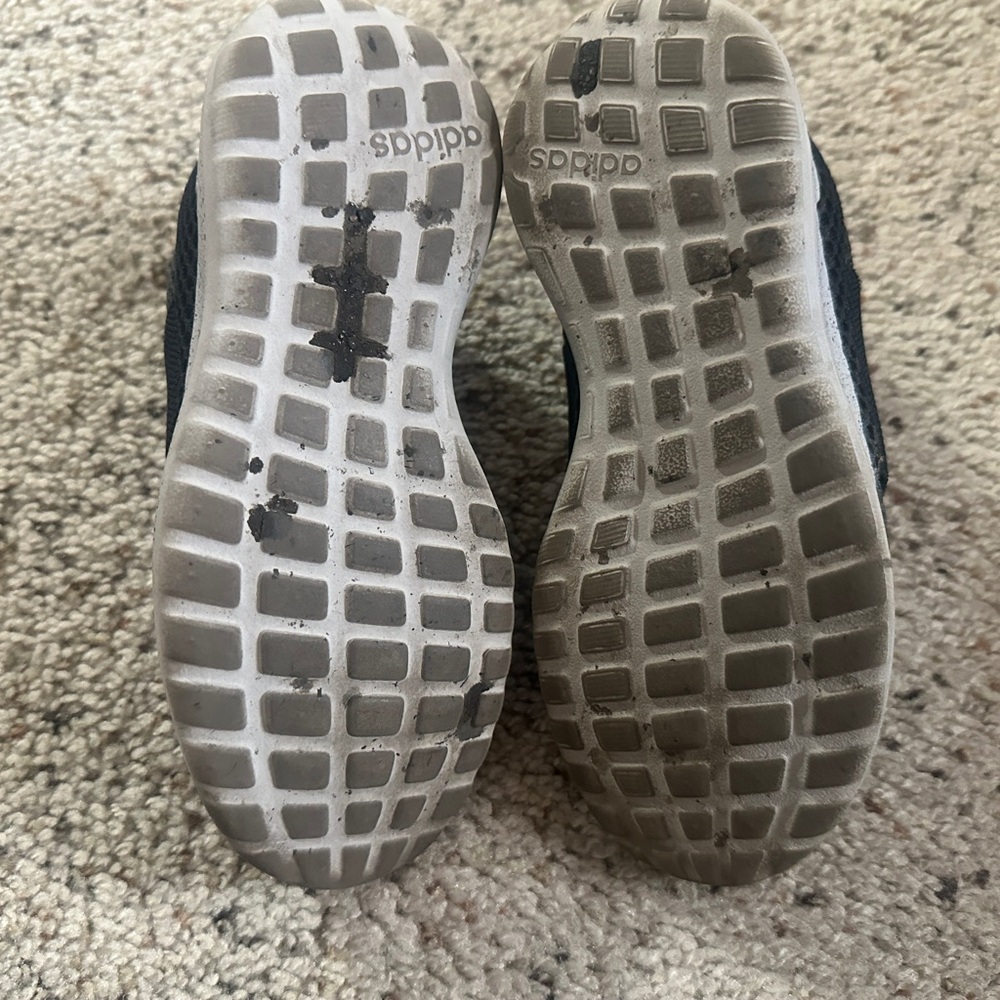 Kids Adidas Slip On Shoes Size 11K - Picture 6 of 6